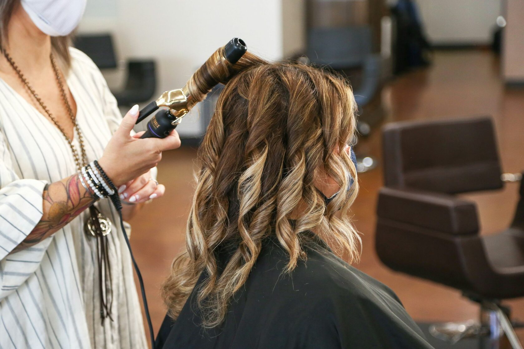 Coloration balayage caramel en cours